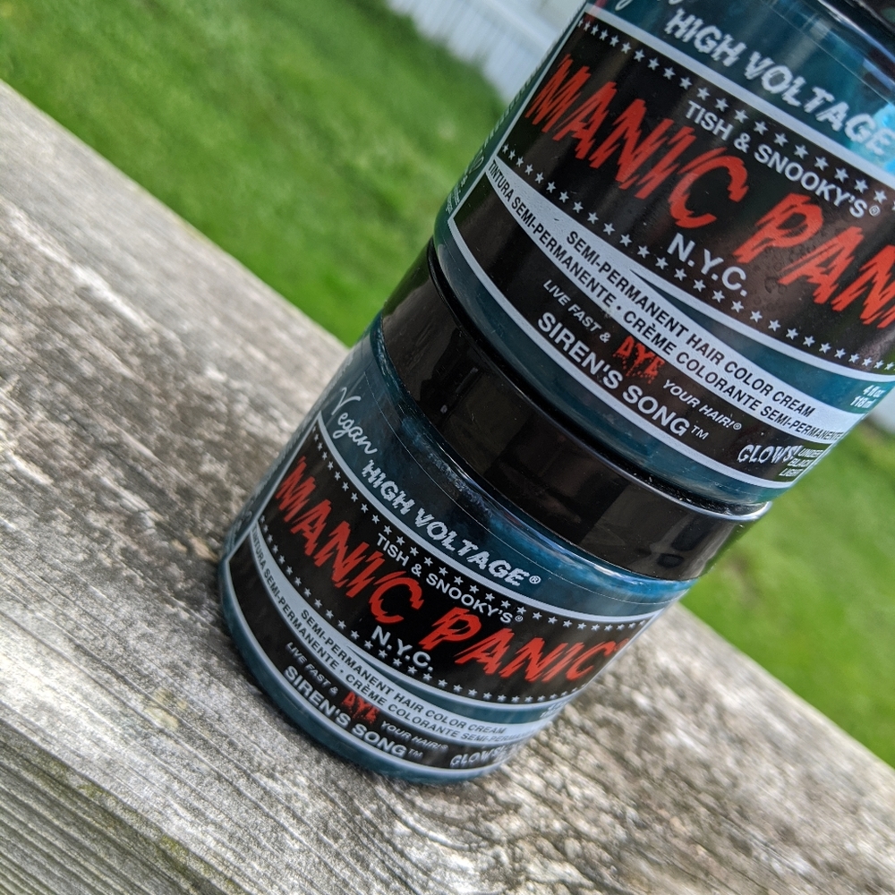 Manic panic hair dye